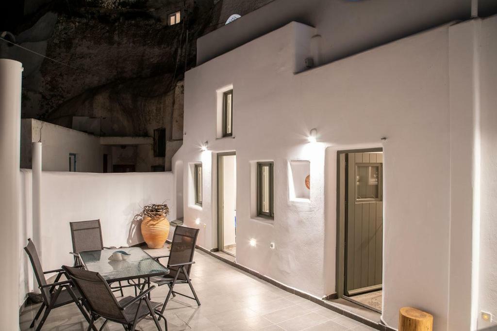 Astrea Suites Feggaropetra Cave House Fira (Santorini) Exterior foto