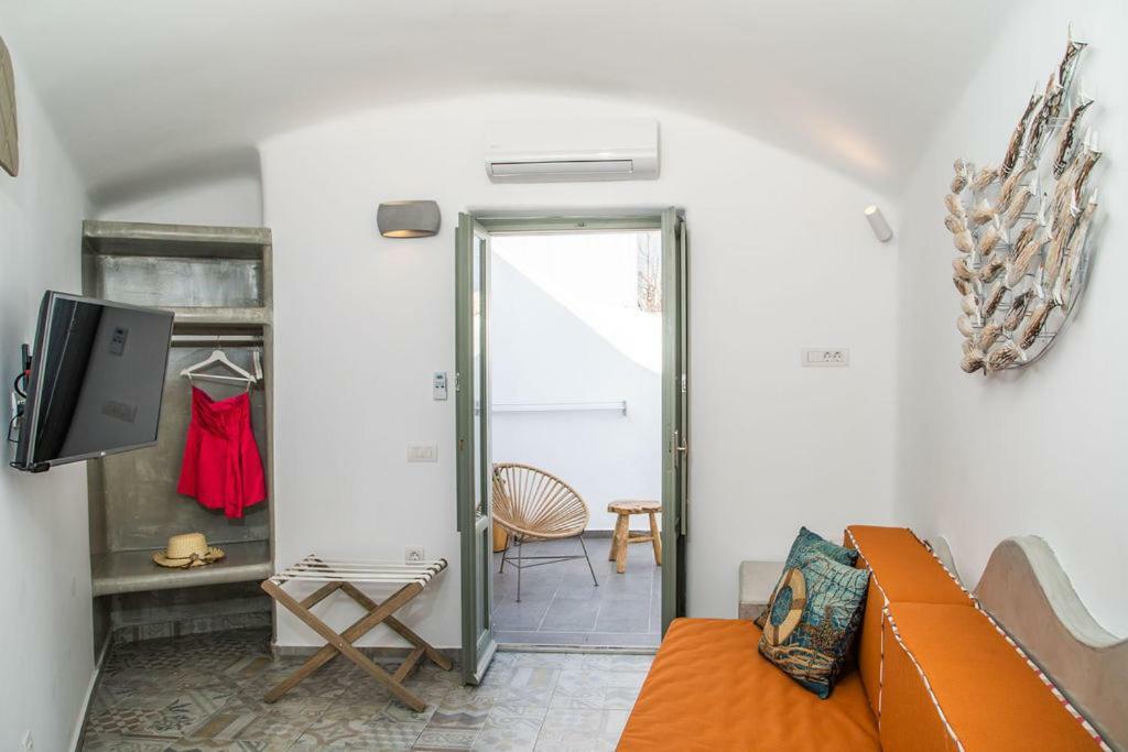 Astrea Suites Feggaropetra Cave House Fira (Santorini) Exterior foto